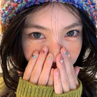 不同命运下的四人共赴人生旅途